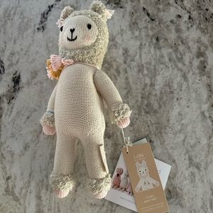 cuddle+kind lola the llama